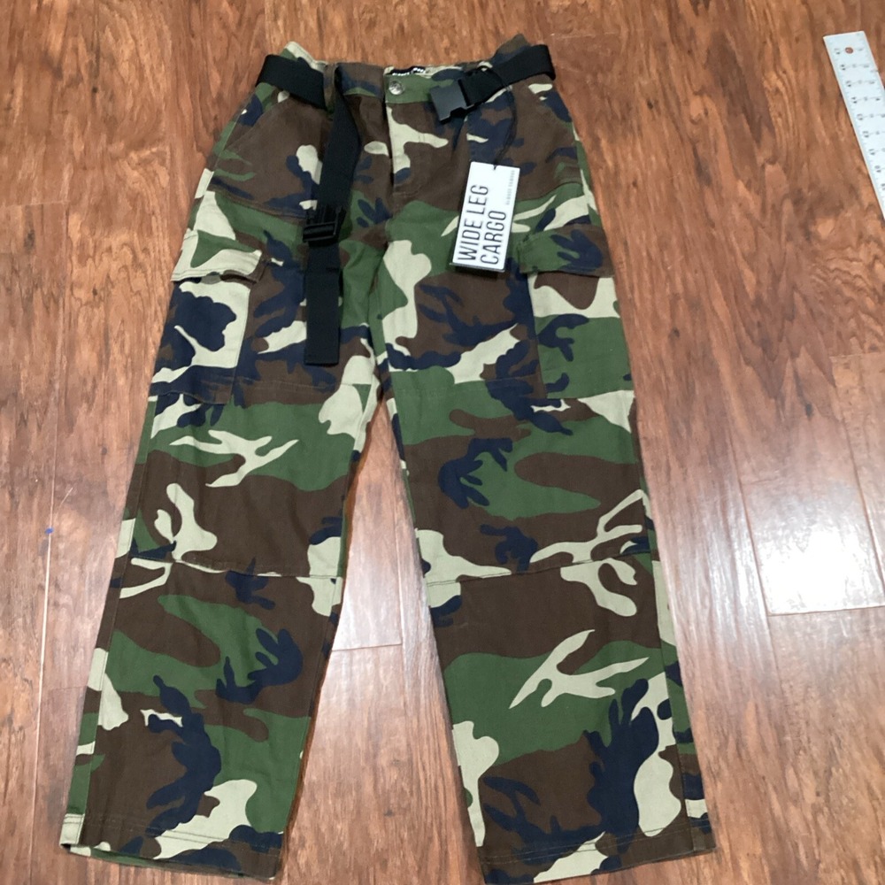 Almost Famous Cargo Pants Womens Sz Medium Green  Camo Elastic Expandable Waist